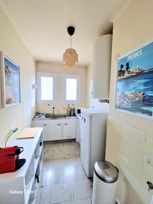 Cozy Studio, Sea View, Old Town, Near Beaches Antibes
