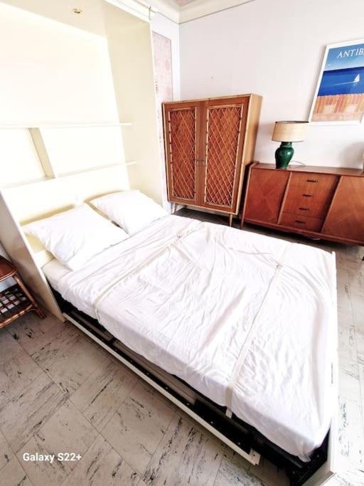 Cozy Studio, Sea View, Old Town, Near Beaches * Antibes